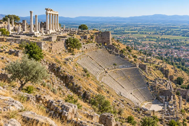 Pergamon acropolis with the Temple of Trajan and the steep Hellenistic theatre above Bergama
