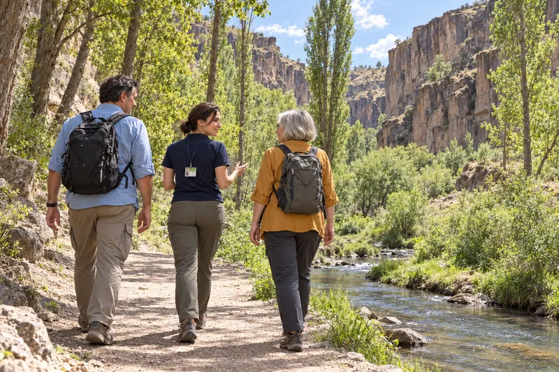 A private guide walking with travelers along the Melendiz stream in Ihlara Valley